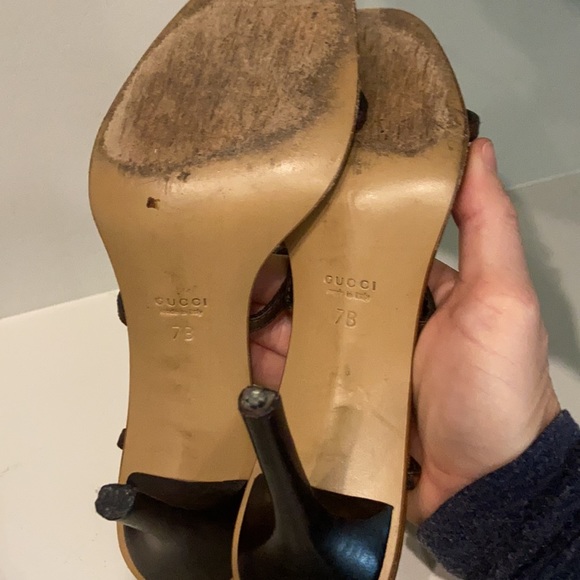 Vintage Gucci sandals.  Leather straps, buckle closure.  Gently worn. Dust bag - Picture 5 of 10